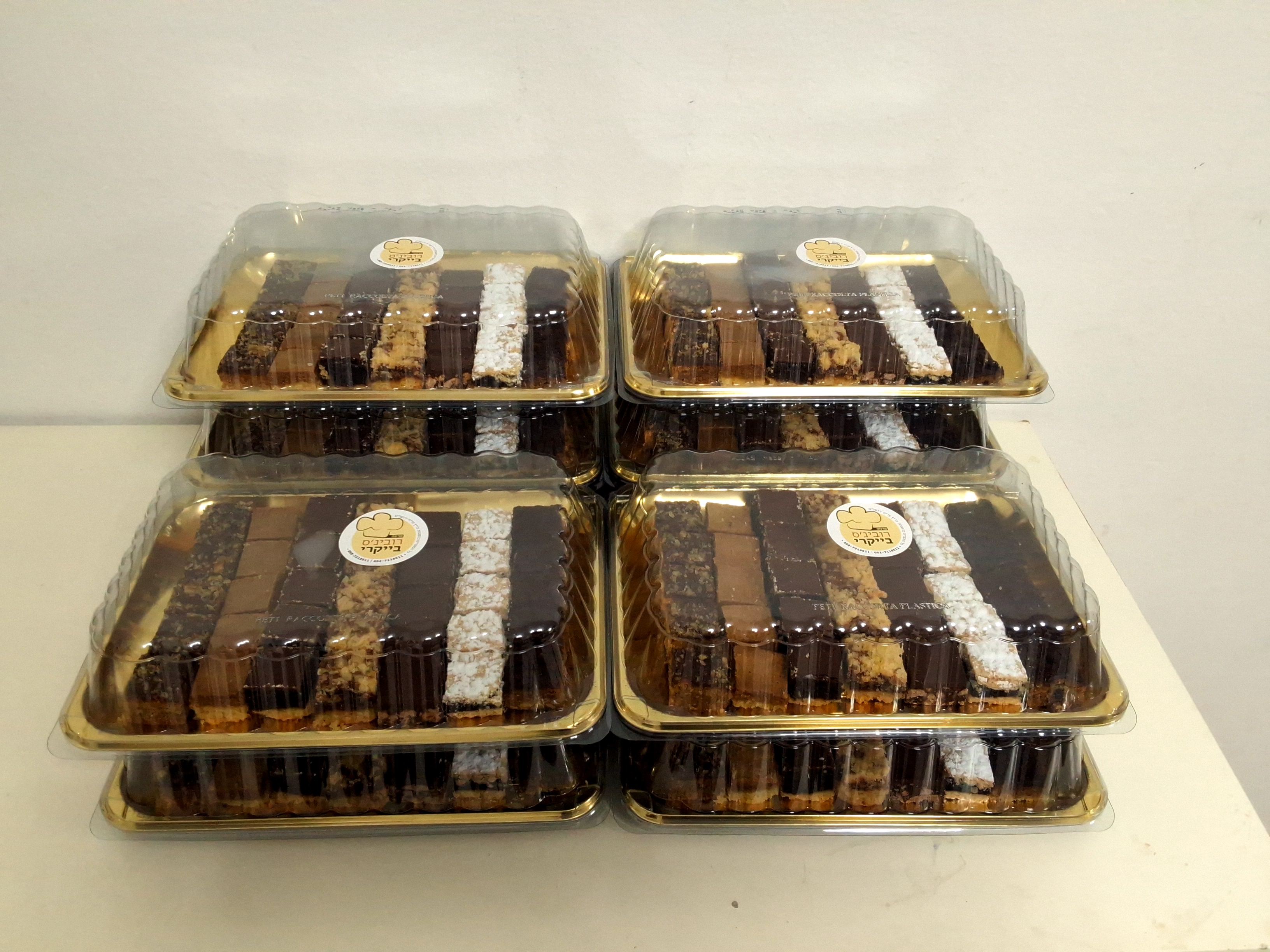 מגש מיוחדים M